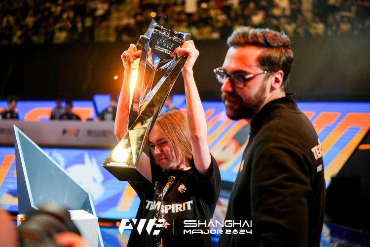 LPL英文流解说赛前预测：决赛LPL vs LCK