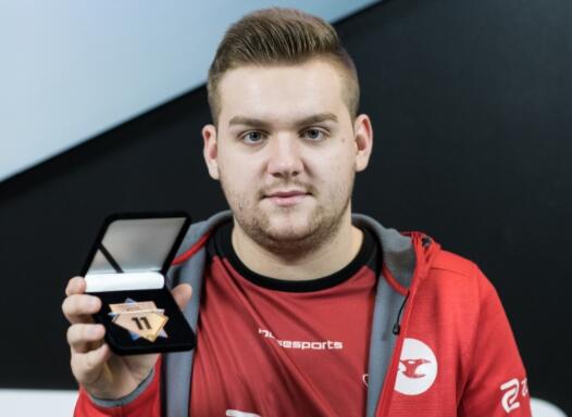 LOL官方确认：每年选一人进名人堂，现役选手也可入选